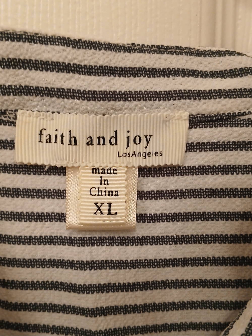 Faith & Joy Stripe Blouse Women's Size XL V Neck Crop Top Workwear - Picture 2 of 6